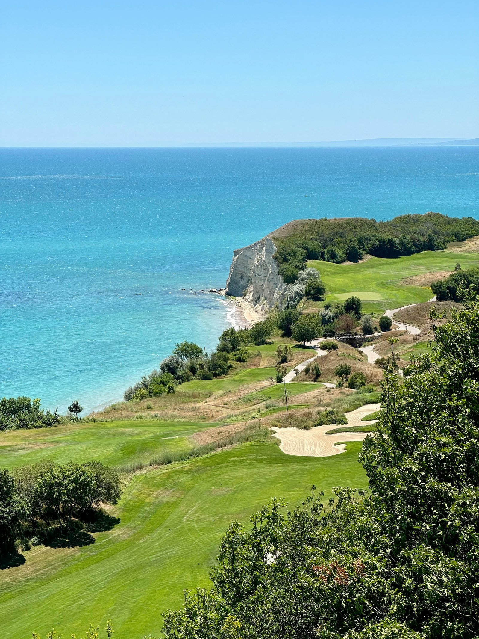 Golfbaan tussen de heuvels van Le Marche