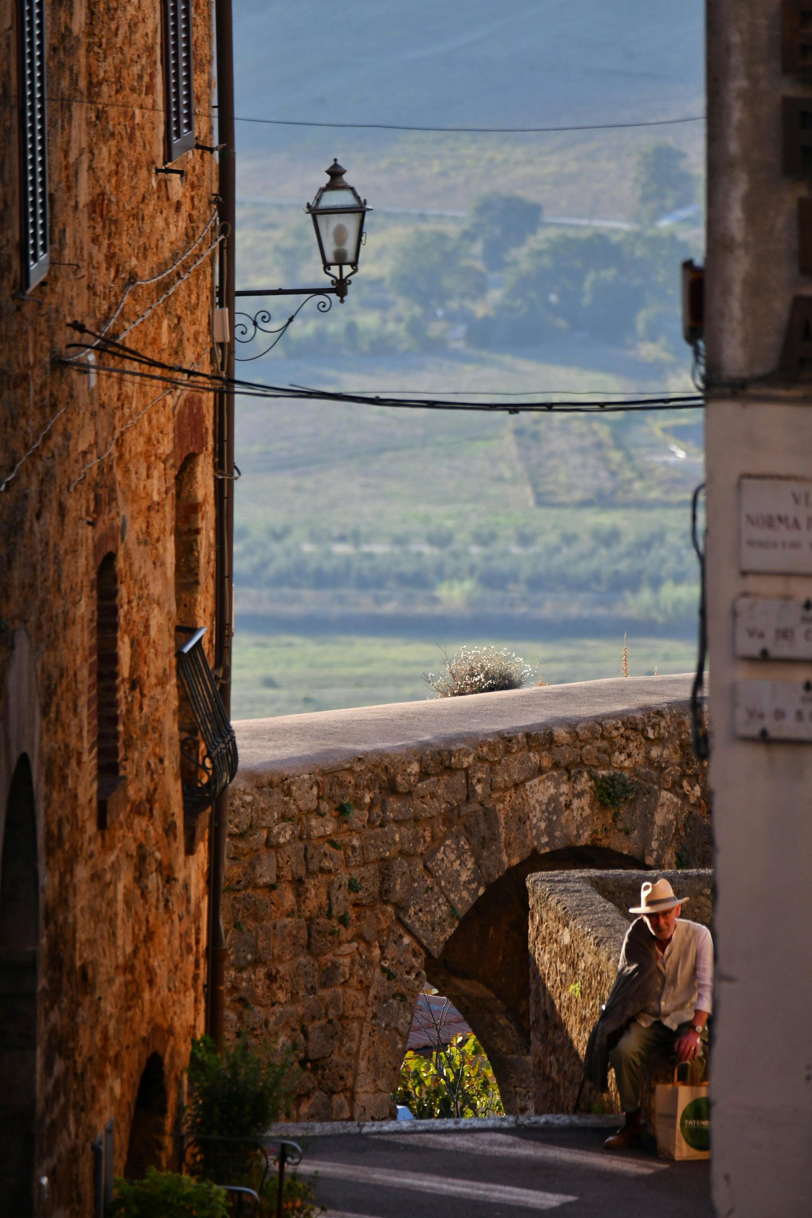 Middeleeuws dorp op een heuveltop in Le Marche